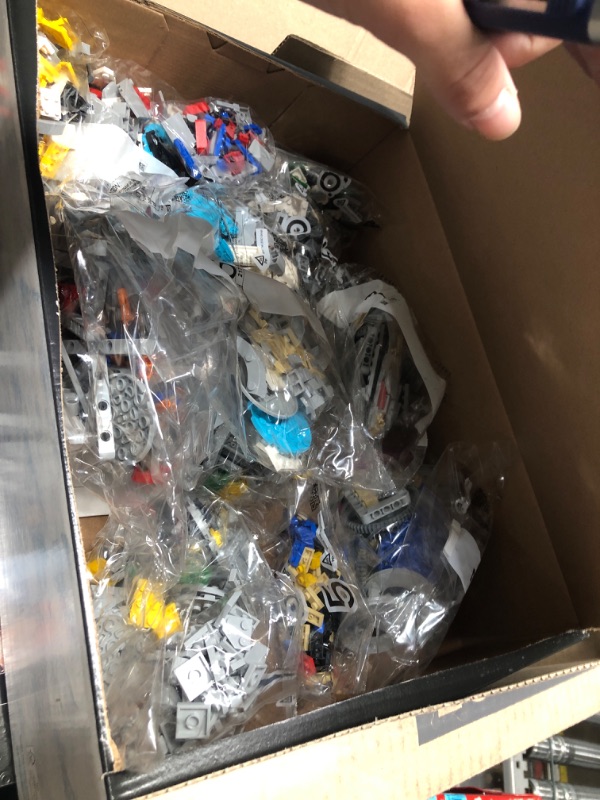 Photo 1 of **SEE NOTES/DAMAGED**
LEGO Star Wars at-at 75313 Building Set for Adults (6785 Pieces)1025821265
