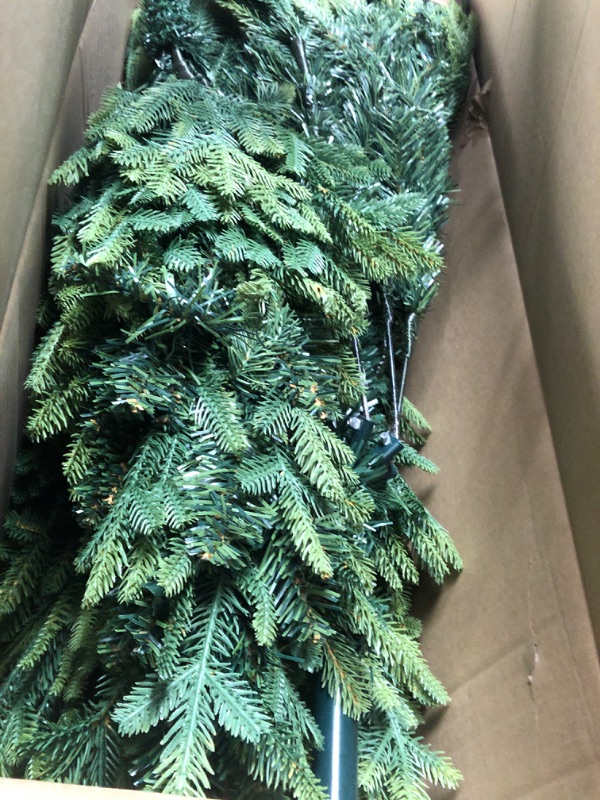 Photo 2 of 6FT Artificial Christmas Tree, Green Holiday Christmas Tree, Xmas Tree,Party Decoration,2318 Branch Tips and Reinforced Metal Base & Easy Assembly