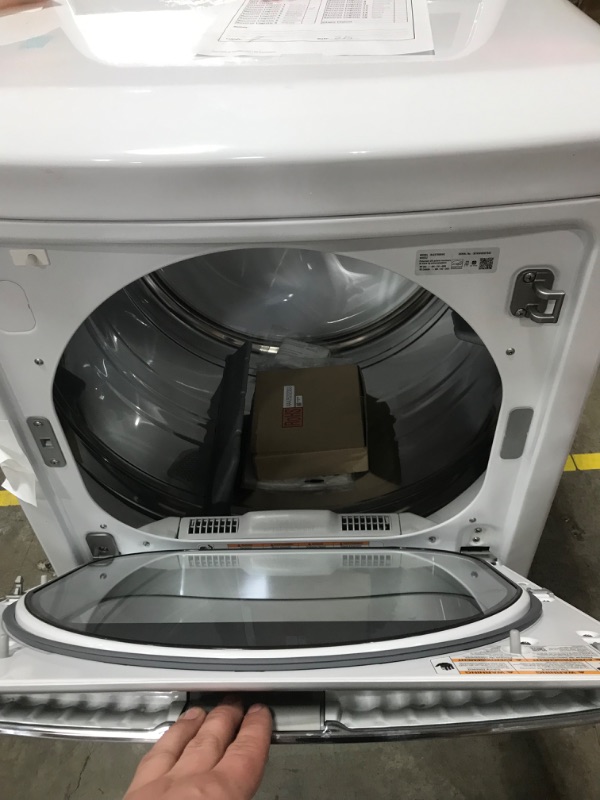 Photo 4 of LG TurboSteam 7.3-cu ft Steam Cycle Smart Electric Dryer (White) ENERGY STAR
