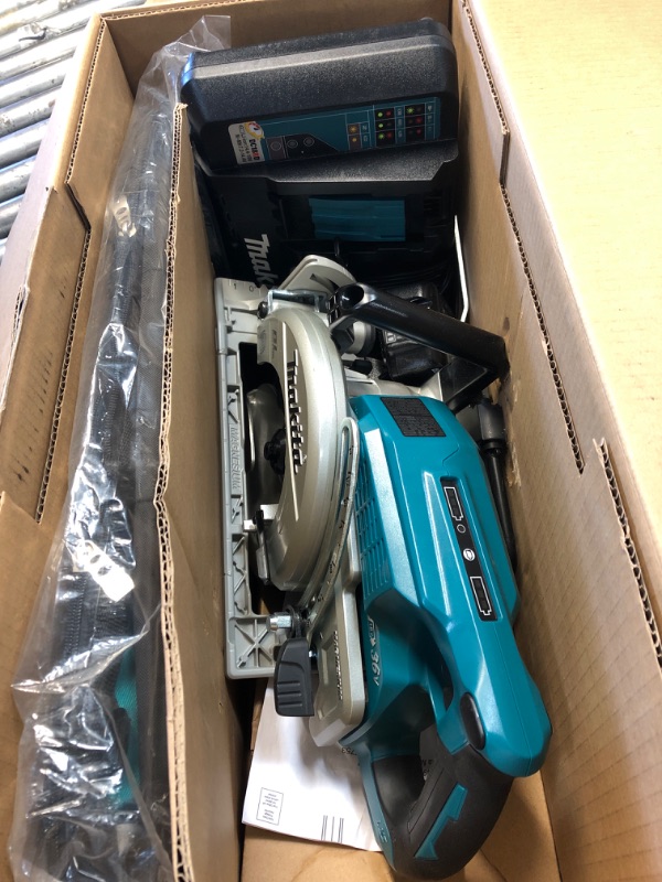 Photo 2 of 18V X2 LXT 5.0Ah Lithium-Ion (36V) Brushless Cordless Rear Handle 7-1/4 in. Circular Saw Kit