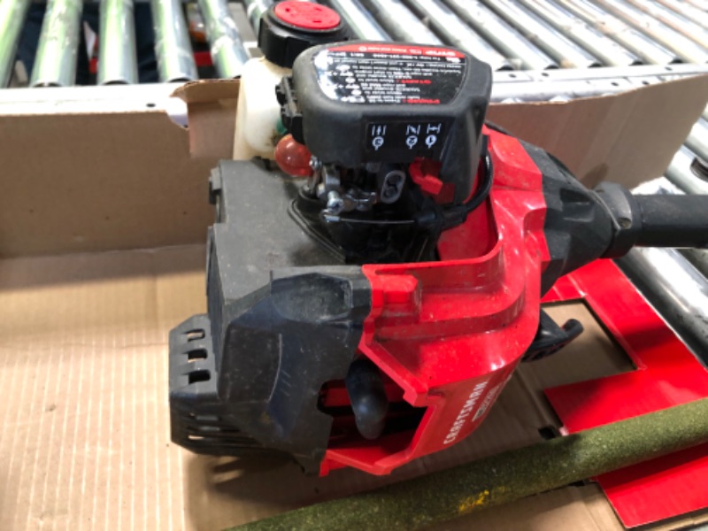 Photo 4 of **UNTESTED UNKNOWN IF FUNCTIONAL, PARTS ONLY**Craftsman CMXGTAMDSS25 WS2200 25-cc 2-Cycle 17-in Straight Shaft GAS String Trimmer with Attachment Capable and Edger Capable