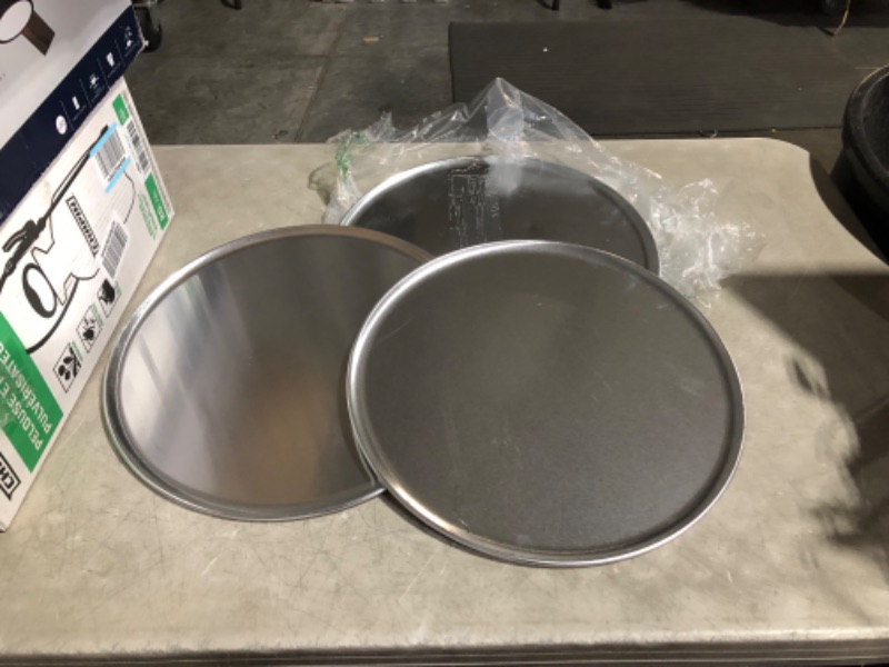 Photo 6 of ***USED - DAMAGED - SCRATCHED - NO PACKAGING***
New Star Foodservice 51049 Restaurant-Grade Aluminum Pizza Pan, Baking Tray, Coupe Style, 16-Inch, Pack of 3