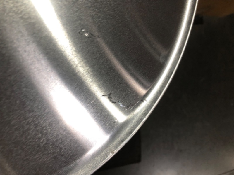 Photo 3 of ***USED - DAMAGED - SCRATCHED - NO PACKAGING***
New Star Foodservice 51049 Restaurant-Grade Aluminum Pizza Pan, Baking Tray, Coupe Style, 16-Inch, Pack of 3