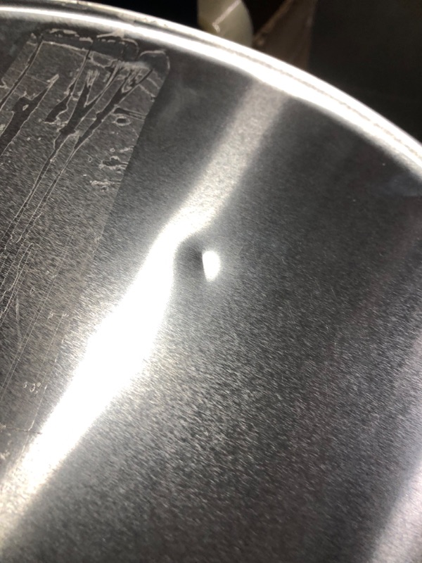 Photo 4 of ***USED - DAMAGED - SCRATCHED - NO PACKAGING***
New Star Foodservice 51049 Restaurant-Grade Aluminum Pizza Pan, Baking Tray, Coupe Style, 16-Inch, Pack of 3