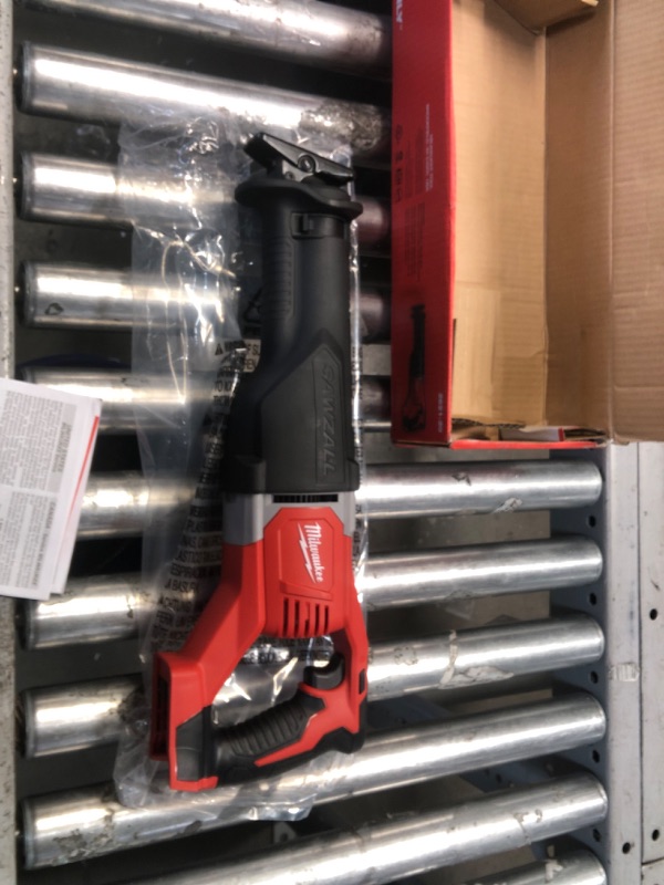 Photo 3 of Milwaukee 2621-20 M18 18V Lithium Ion Cordless Sawzall 3,000RPM Reciprocating Saw with Quik Lok Blade Clamp and All Metal Gearbox (Bare Tool)