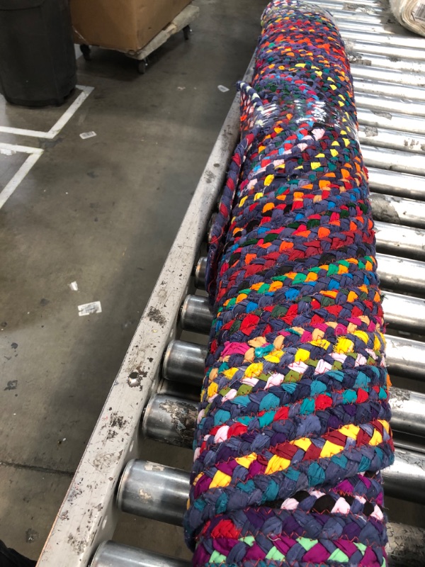 Photo 1 of 4' X 6' MULTICOLOR OVAL RUG 