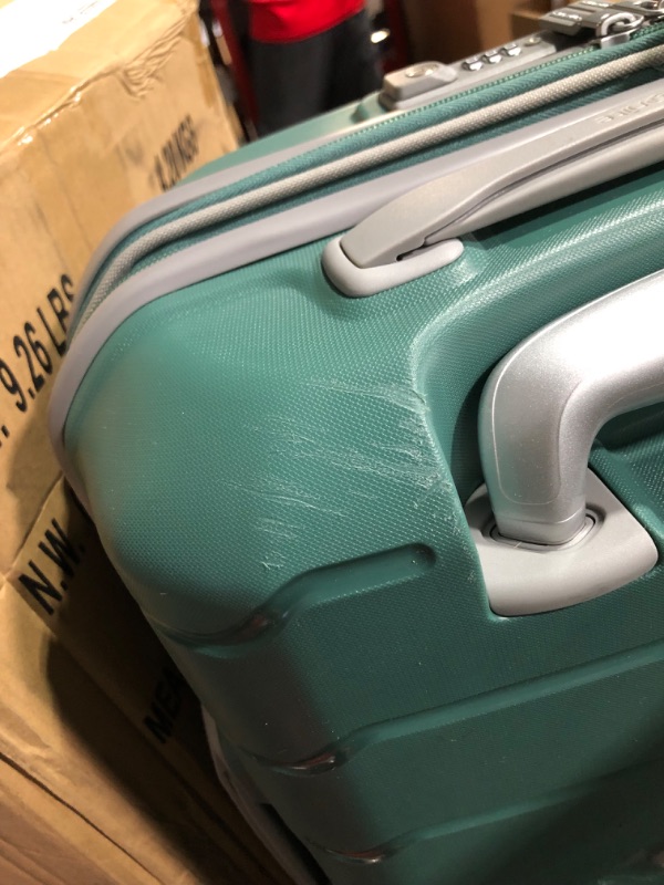 Photo 4 of **MINOR DAMAGE SCRATCHES**
Samsonite Freeform Spinner - GREeN - 21 in.