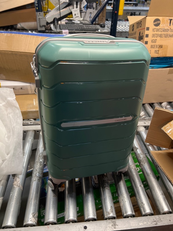 Photo 2 of **MINOR DAMAGE SCRATCHES**
Samsonite Freeform Spinner - GREeN - 21 in.