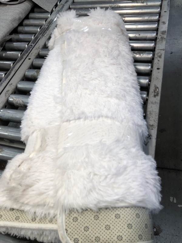 Photo 1 of 4 x 6 white fluffy area rug 