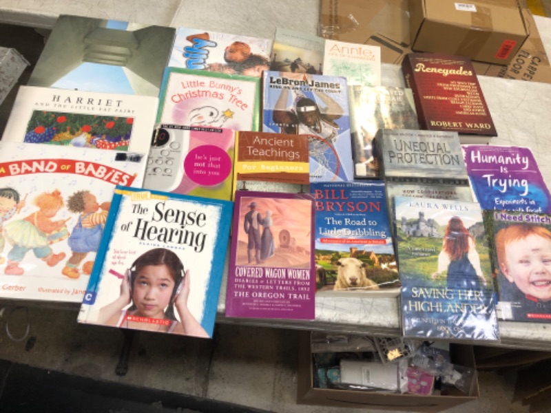 Photo 1 of 19PCS MISCELLANEOUS BOOK BUNDLE -- SOLD AS IS 