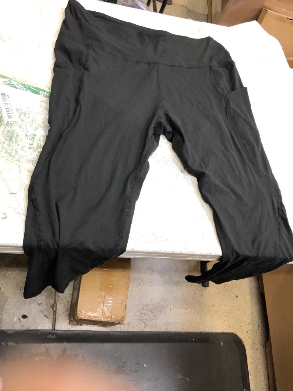 Photo 1 of BLACK LEGGINGS WITH POCKETS (SIZE 3XL)