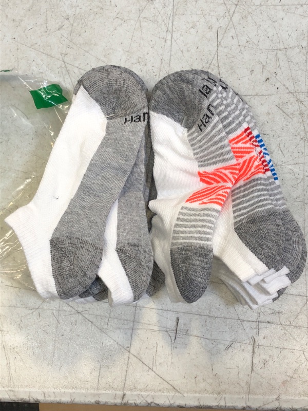 Photo 1 of HANES L ANKLE SOCKS 