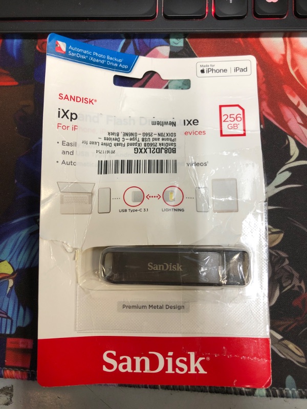 Photo 2 of SanDisk 256GB iXpand Flash Drive Luxe for iPhone and USB Type-C Devices - SDIX70N-256G-GN6NE