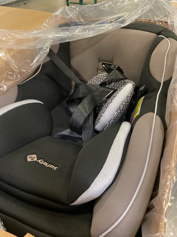 Photo 2 of Safety 1st Guide 65 Convertible Car Seat