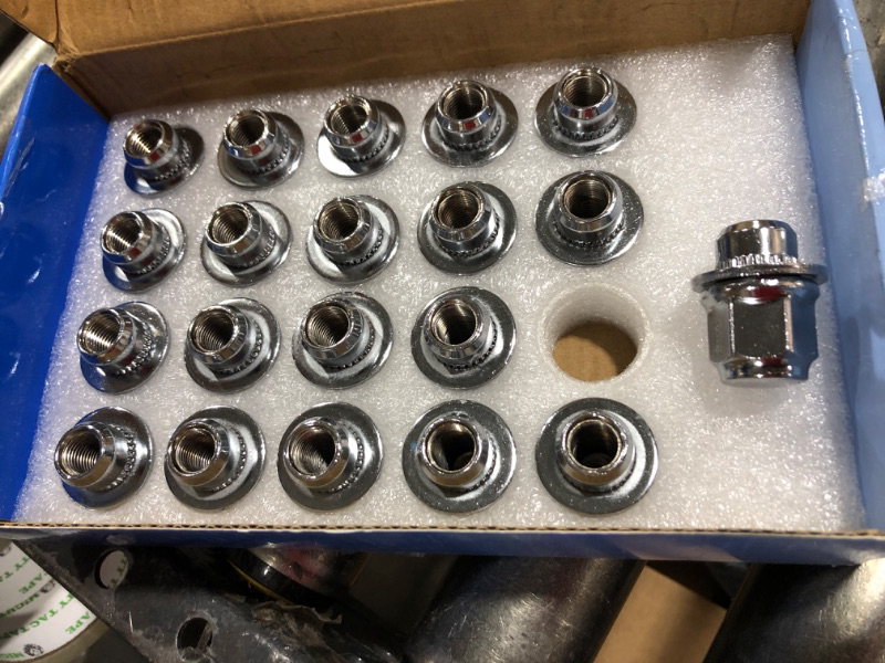 Photo 1 of 12 x 1.25 lug nuts 20ct chrome 