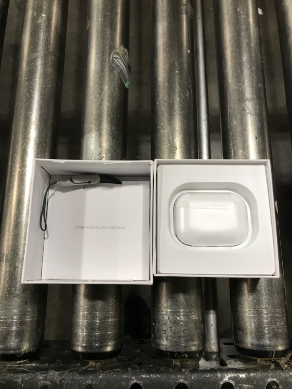 Photo 2 of Apple AirPods Pro (2nd Generation)