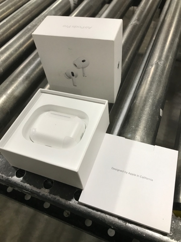 Photo 3 of Apple AirPods Pro (2nd Generation)