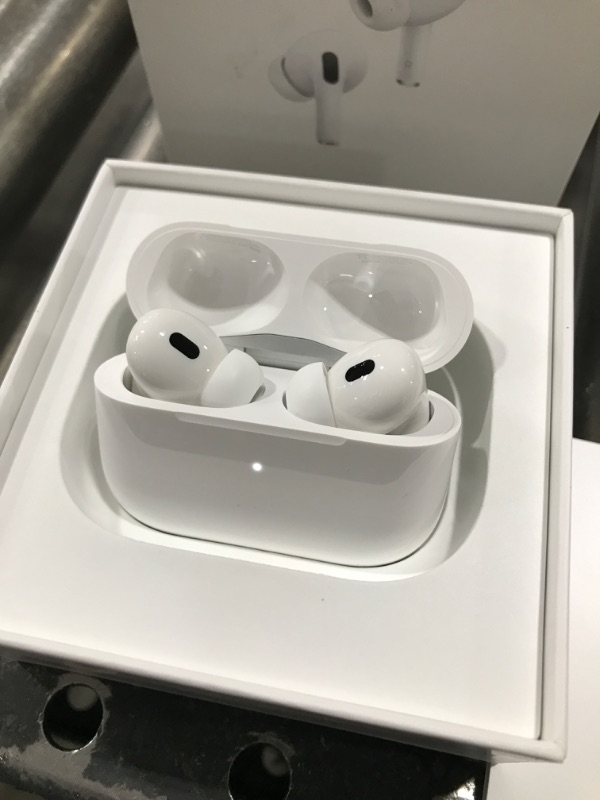 Photo 2 of Apple AirPods Pro (2nd Generation)