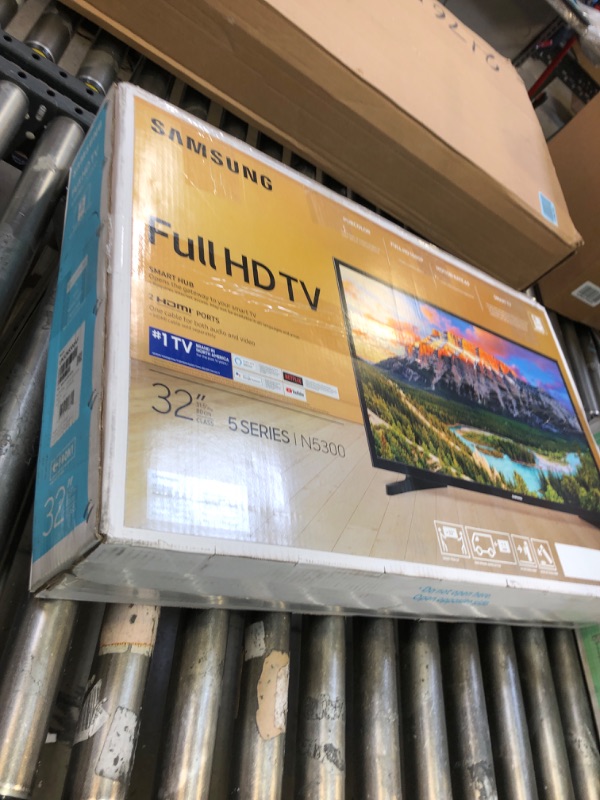 Photo 1 of SAMSUNG 32-inch Class LED Smart FHD TV 1080P (UN32N5300AFXZA, 2018 Model)