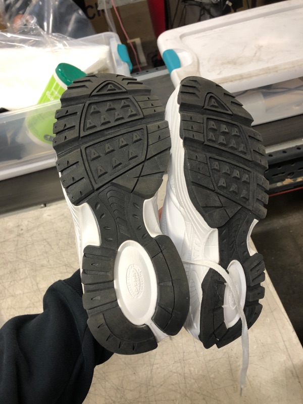 Photo 1 of Dr. Scholl's Stamina Men's Wide Training Shoes
SIZE 9.5 EE ( USED, MINOR STAINS))