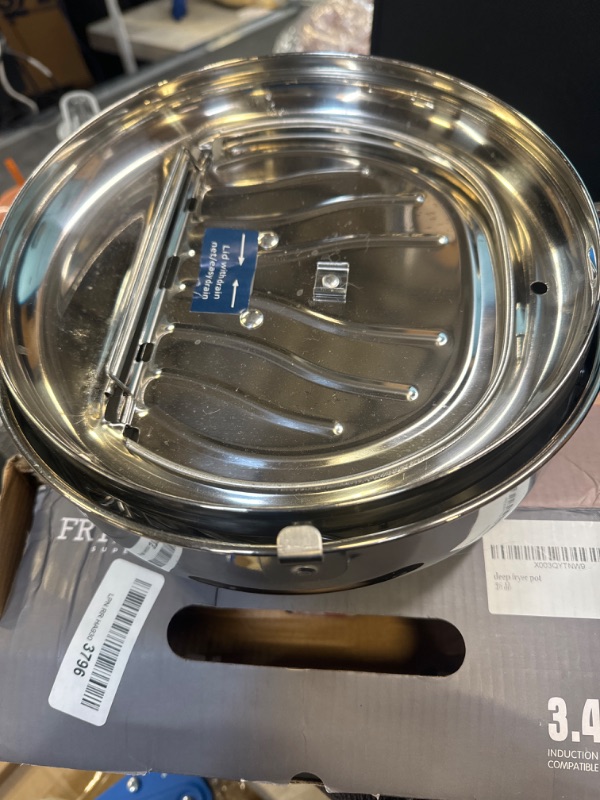 Photo 1 of deep Fryer Pot,304 Stainless Steel with Temperature Control and Lid Japanese Style Tempura Fryer Pan Uncoated Fryer Diameter: 9.4"