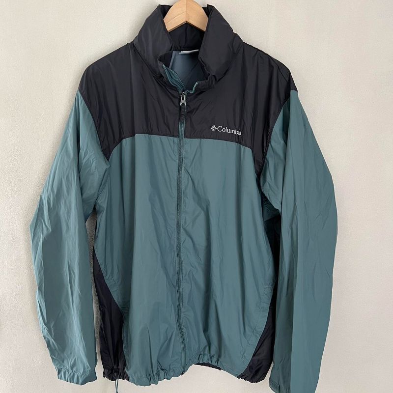 Photo 1 of Columbia Sportswear Men's Black and Blue Jacket
SIZE LARGE 
