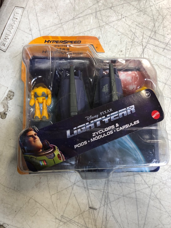 Photo 2 of Disney Pixar Lightyear Hyperspeed Series Zyclops Space Pod Battle Damage & Zyclops Figure, 3.78 Inch Long Vehicle & 1.75 Inch Figure, Toy 4 Years & Up Zyclops & Pods