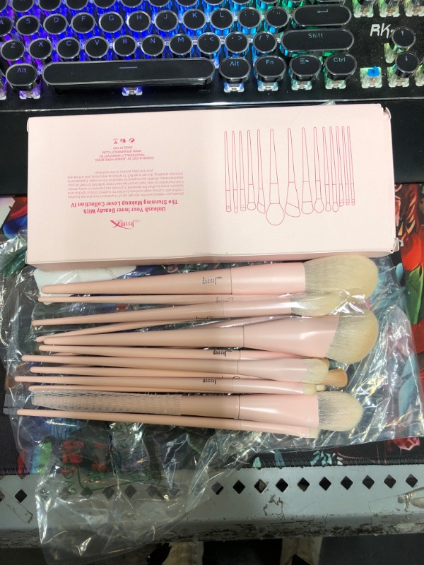 Photo 2 of +++BRUSHES HAVE BEEN USED+++ Jessup Pink Makeup Brushes Set 14Pcs Make up Brushes Premium Vegan Foundation Concealer Blush Eyeshadow Eyeliner Powder Highlighter Blending Face Brush
