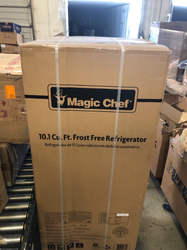 Photo 1 of Magic Chef HMDR1000BE Top Freezer Refrigerator in Black 10.1 cu. ft.