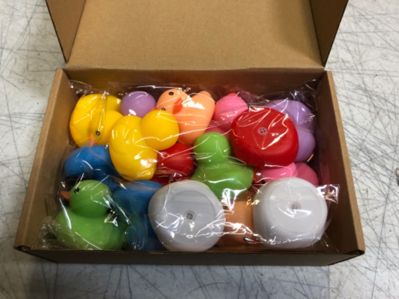 Photo 1 of 16PCS Rubber Ducks 