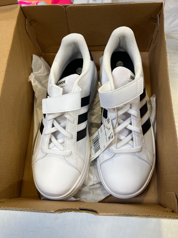 Photo 2 of adidas Unisex-Child Superstar Sneaker 4 Big Kid White/Core Black/Core Black