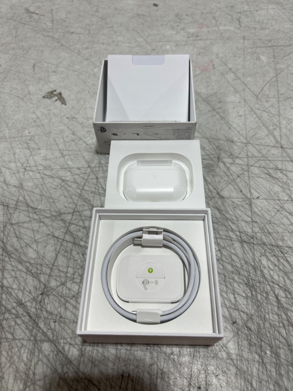 Photo 2 of AirPods Pro (2nd generation) with MagSafe Charging Case (USB?C)
