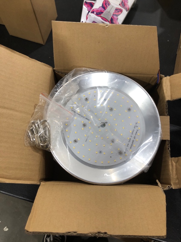 Photo 2 of 100W UFO LED High Bay Light Commercial Light,6500K AC85~277V, With Chain Non-Dimmable,Lightweight Aluminum Alloy LED Industrial Lamp for Garage Warehouse Workshop Shopping Mall Stadium Exhibition Hall