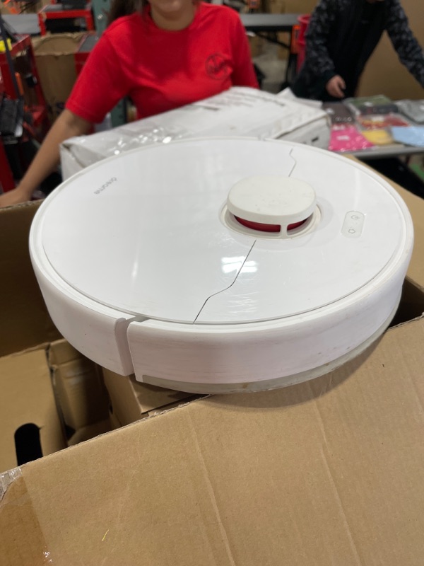 Photo 3 of dreame D10 Plus Robot Vacuum and Mop with Self-Emptying Base for 45 Days of Cleaning, Robotic Vacuum with 4000 Pa Suction and LiDAR Navigation, Compatible with Alexa, Wi-Fi Connected
