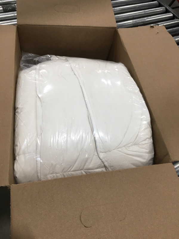 Photo 2 of Homemate Goose Feather Down Comforters Duvet Inserts Queen Size - White Duvet Comforter Insert for Winter, Oversized Down Comforter with Fluffy 64oz Down Filled Queen 90 x 90 Inch White Queen winter (90"x90")