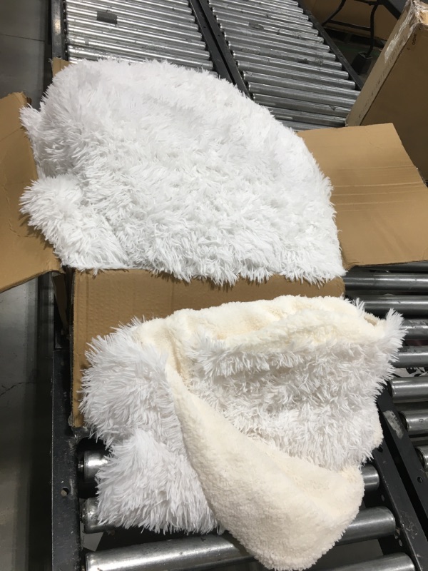 Photo 2 of XeGe Plush Shaggy Duvet Cover Set, Luxury Ultra Soft Velvet Fluffy Bedding Sets 3 Pieces(1 Furry Faux Fur Comforter Cover King Size + 2 Fuzzy Faux Fur Pillowcases), Zipper Closure(King, White)
