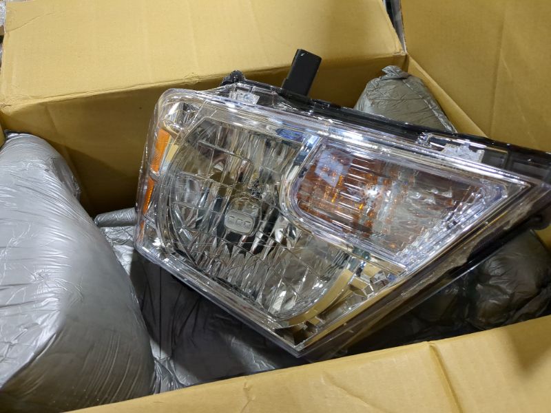 Photo 2 of TYC 20-9079-00-9 Right Headlight Assembly for 09-16 Nissan Frontier NI2503188 Fits 2009 Nissan Frontier
