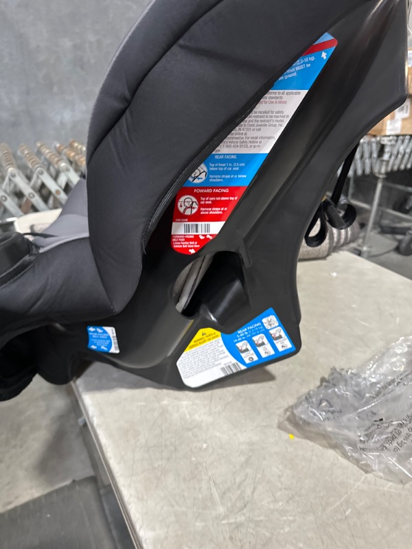Photo 1 of *USED READ NOTES*Cosco Onlook 2-in-1 Convertible Car Seat, Rear-Facing 5-40 pounds and Forward-Facing 22-40 pounds and up to 43 inches, Black Arrows
