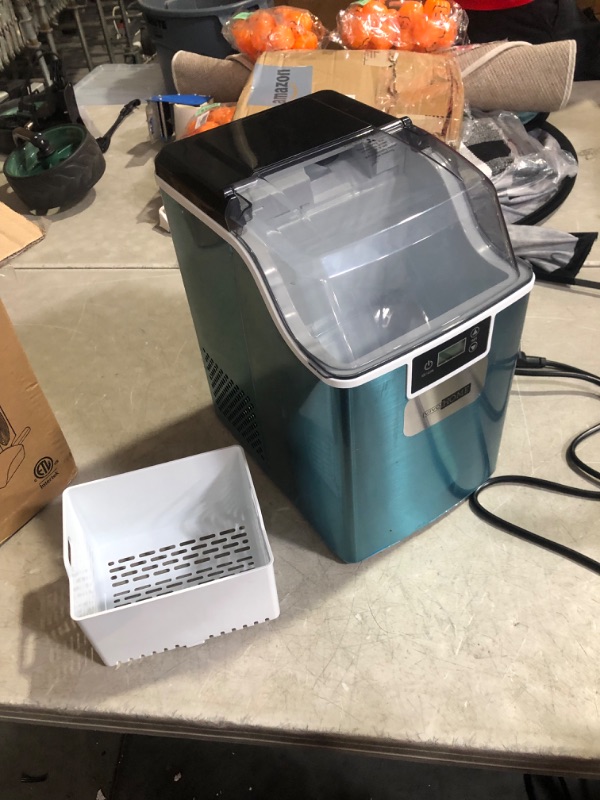 Photo 6 of ***PARTS ONLY - MISSING SCOOP - POWERS ON - UNABLE TO TEST FURTHER - SEE PICTURES***
VIVOHOME Electric Portable Compact Countertop Automatic Chewable Nugget Ice Cube Maker Machine 