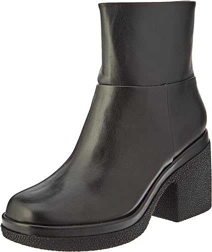 Photo 1 of Amazon Essentials Women's Platform Ankle Boot (7.5)