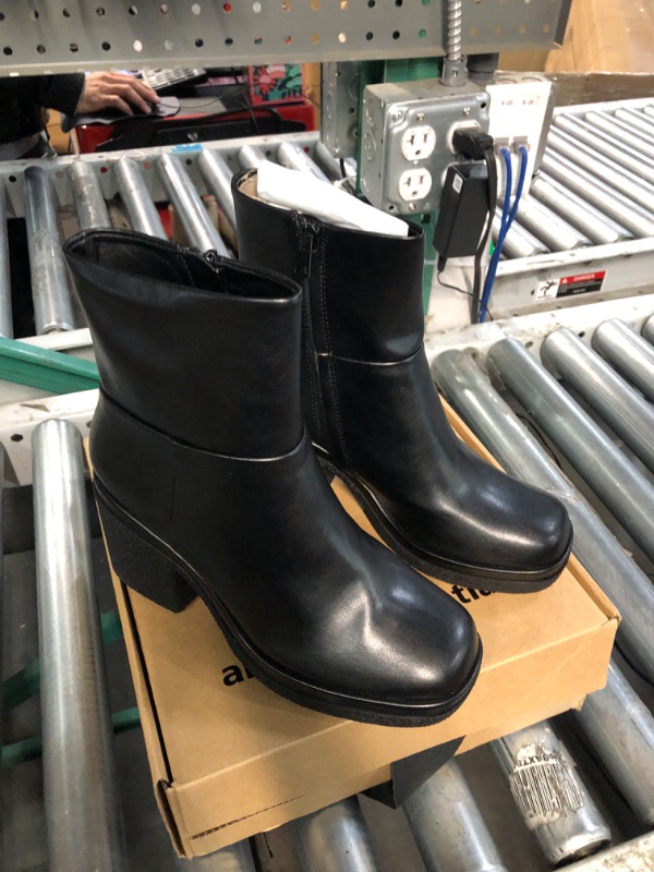 Photo 1 of Amazon Essentials Women's Platform Ankle Boot (7.5)