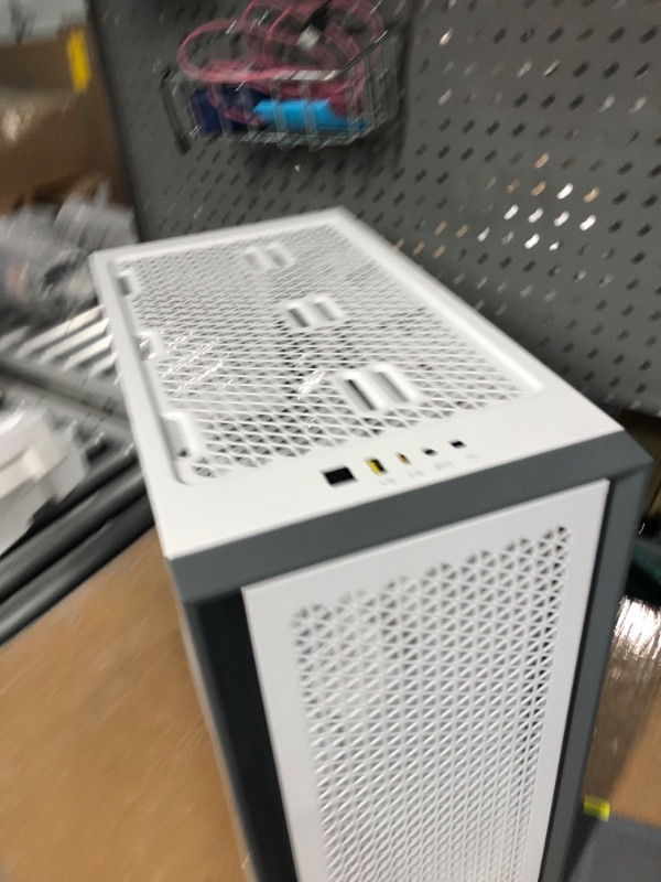 Photo 3 of ***PARTS ONLY*NON RETURNABLE*Thermal grease stains in interior. Broken screw standoff jammed in case. Needs work to be useable***
Corsair 4000D Airflow White Steel / Plastic / Tempered Glass ATX Mid Tower Computer Case