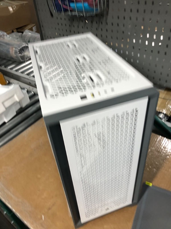 Photo 6 of ***PARTS ONLY*NON RETURNABLE*Thermal grease stains in interior. Broken screw standoff jammed in case. Needs work to be useable***
Corsair 4000D Airflow White Steel / Plastic / Tempered Glass ATX Mid Tower Computer Case