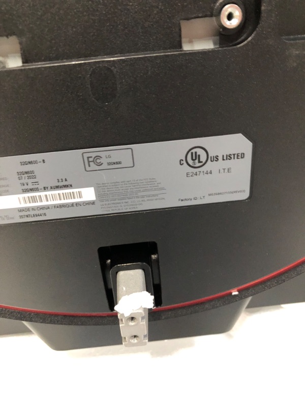 Photo 1 of LG 32GN650-B Ultragear Gaming Monitor 32” QHD (2560 x 1440) Display