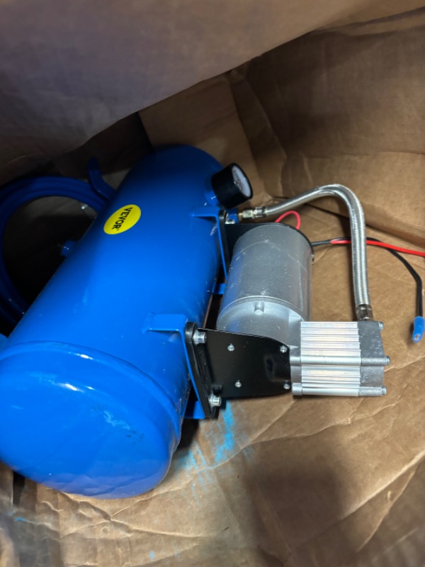 Photo 3 of **Slightly bent feet*
VEVOR 150PSI DC 12V Air Compressor with 6 Liter Tank 1.6 Gallon