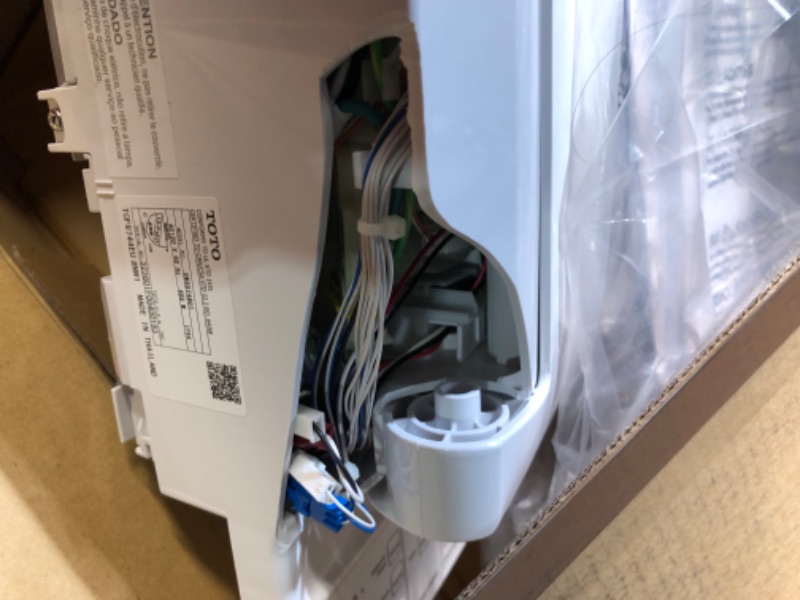 Photo 1 of **PARTS ONLY NO REFUNDS**TOTO SW3074#01 WASHLET C2 Electronic Bidet Toilet Seat with PREMIST and EWATER+ Wand Cleaning, Elongated, Cotton White C2 Elongated Cotton White