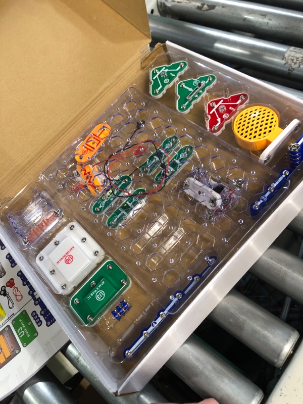 Photo 1 of Snap Circuits 203 Electronics Discovery Kit