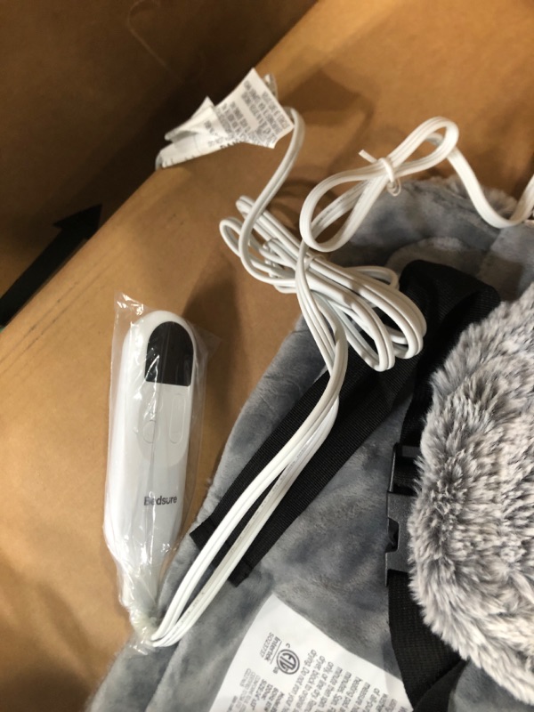 Photo 1 of  BEDSURE HEATING PAD SOLID FOR NECK
