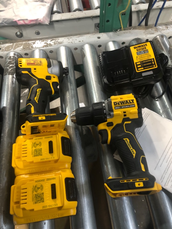 Photo 3 of * used * incomplete * see all images *
Dewalt DCK225D2 20V MAX ATOMIC Brushless Compact Cordless Drill Driver and Hammer Drill