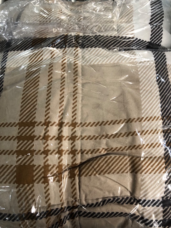 Photo 2 of **NONREFUNDABLE**FOR PARTS OR REPAIR**SEE NOTES**
Eddie Bauer - Twin Comforter, Plaid Reversible Bedding, (Normandy Grey/White/Beige, Twin)
TWIN SIZE